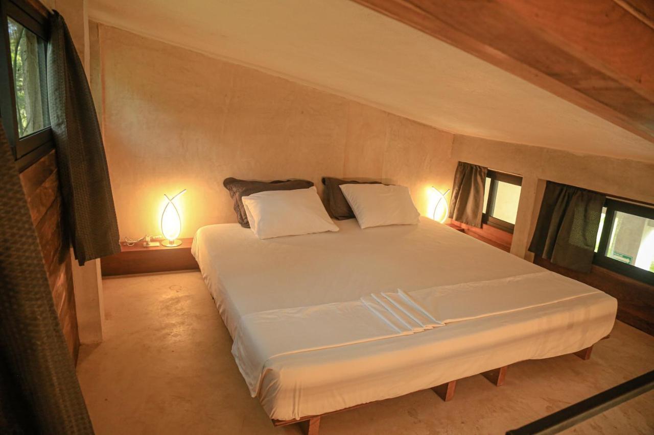 Hotel Makaaba Eco-Boutique Bacalar Kültér fotó A bedroom in a treehouse